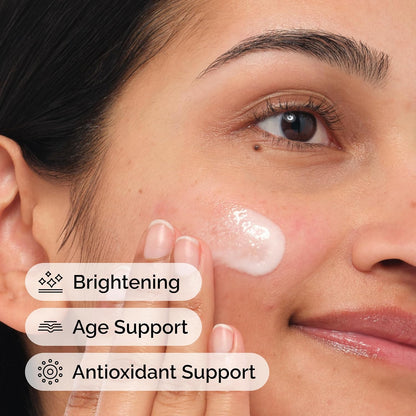 Model applying The Ordinary Vitamin C Suspension 23% + Hyaluronic Acid Spheres 2% on the face, highlighting skin brightening, antioxidant protection, and anti-aging benefits for a radiant and youthful complexion.